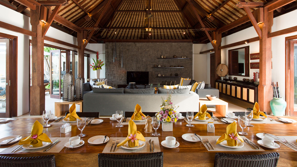 Villa Lilibel - Indoor dining view to living area